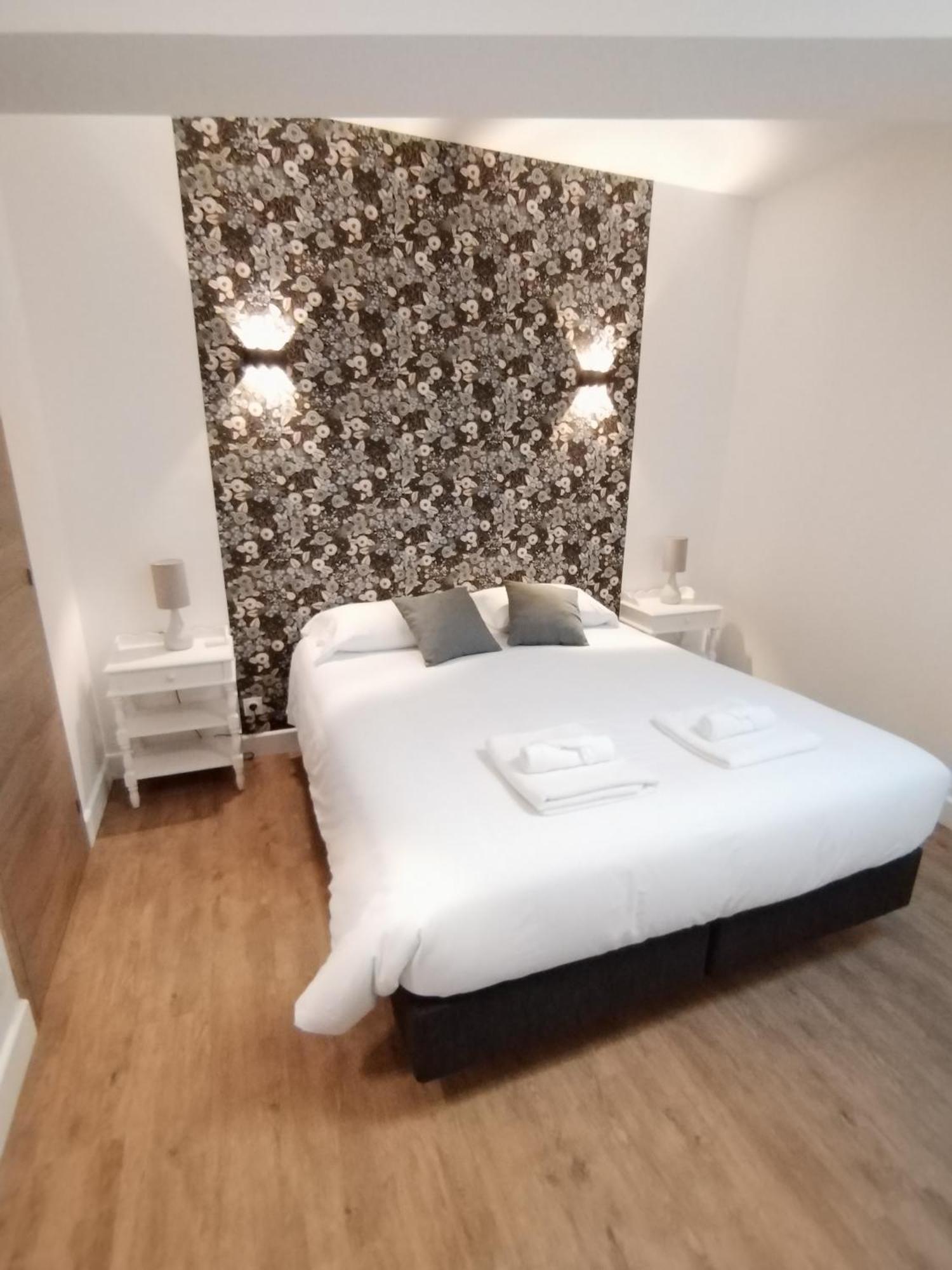 Le Familia Apartment Guer Luaran gambar