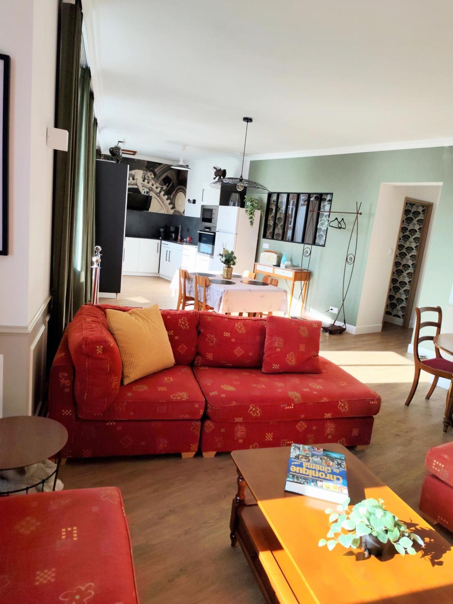 Le Familia Apartment Guer Luaran gambar