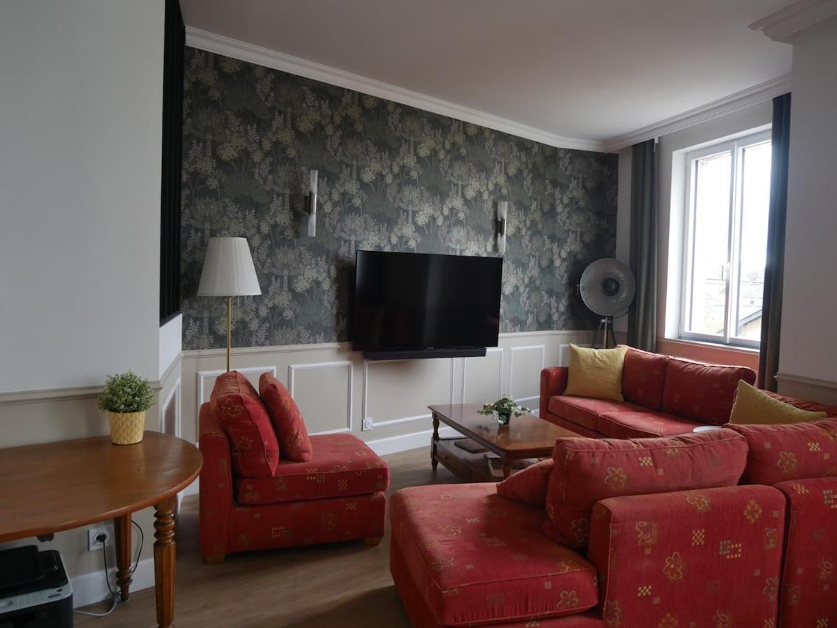 Le Familia Apartment Guer Luaran gambar