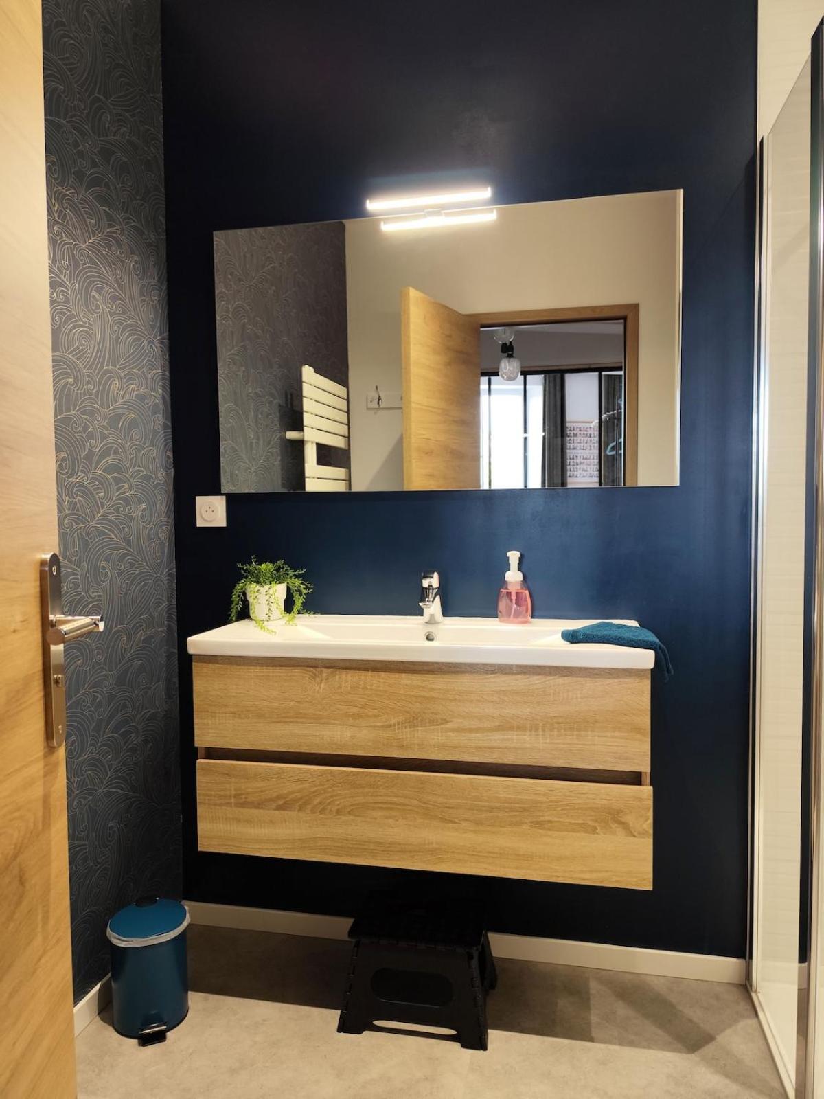 Le Familia Apartment Guer Luaran gambar