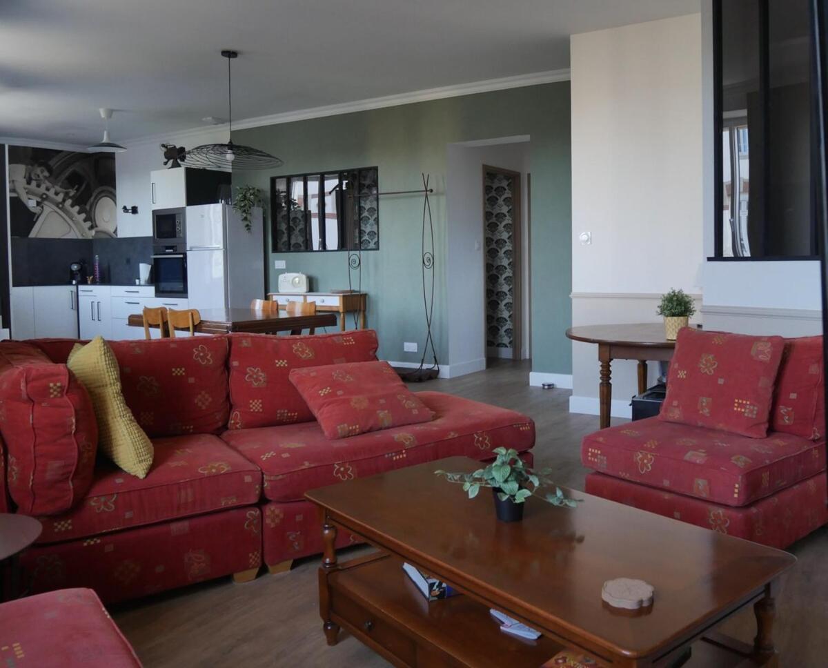 Le Familia Apartment Guer Luaran gambar