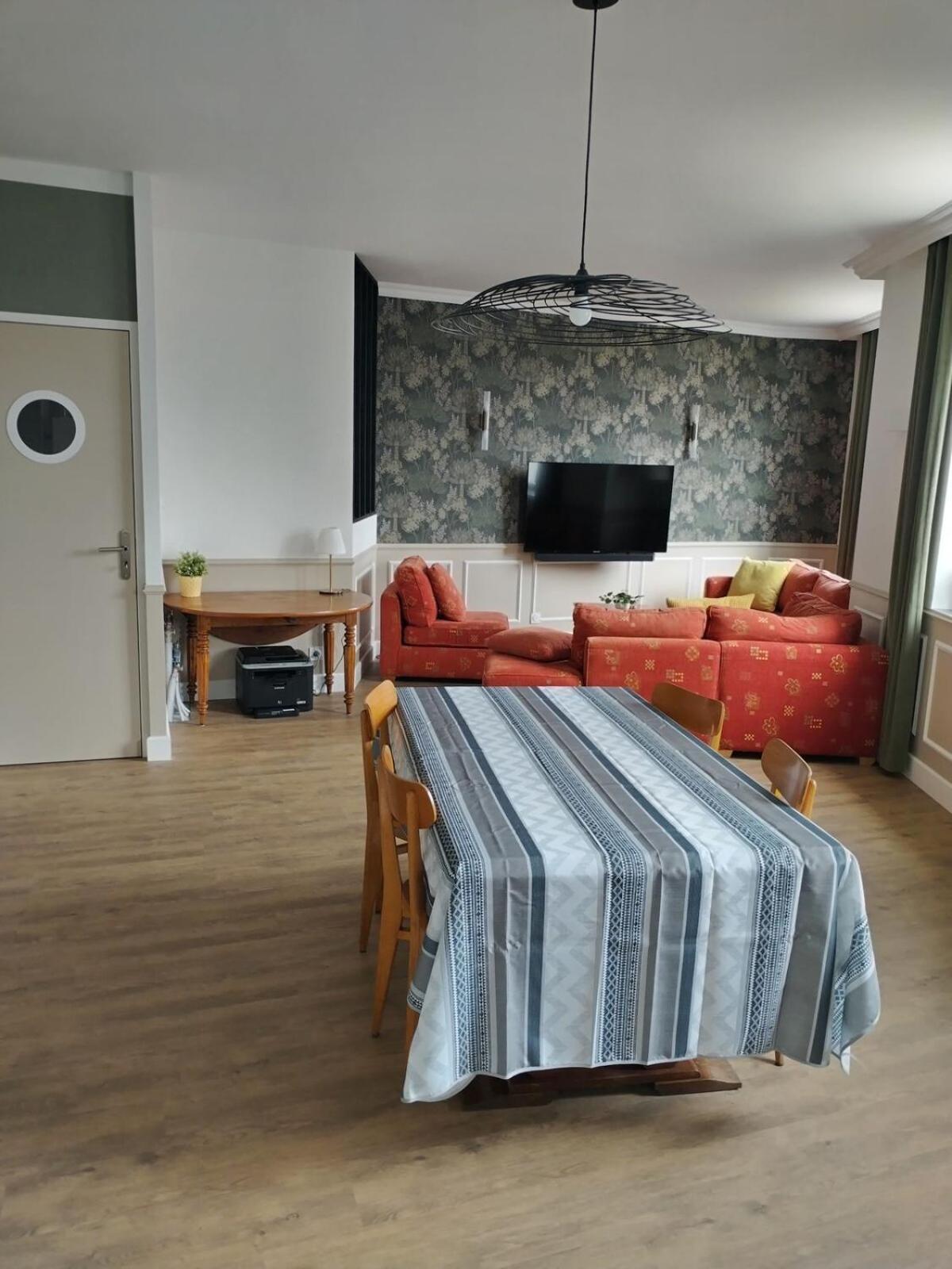 Le Familia Apartment Guer Luaran gambar