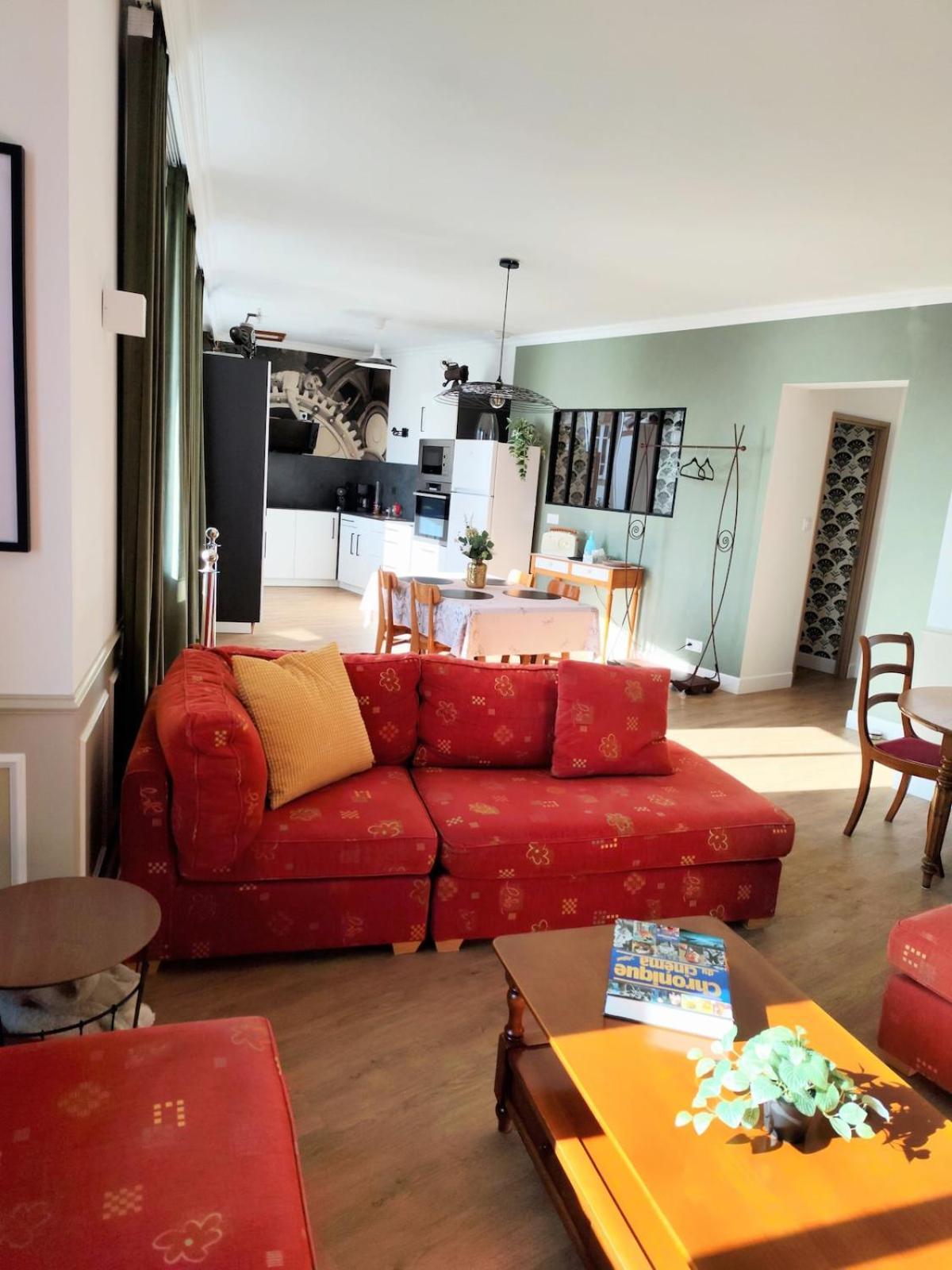 Le Familia Apartment Guer Luaran gambar