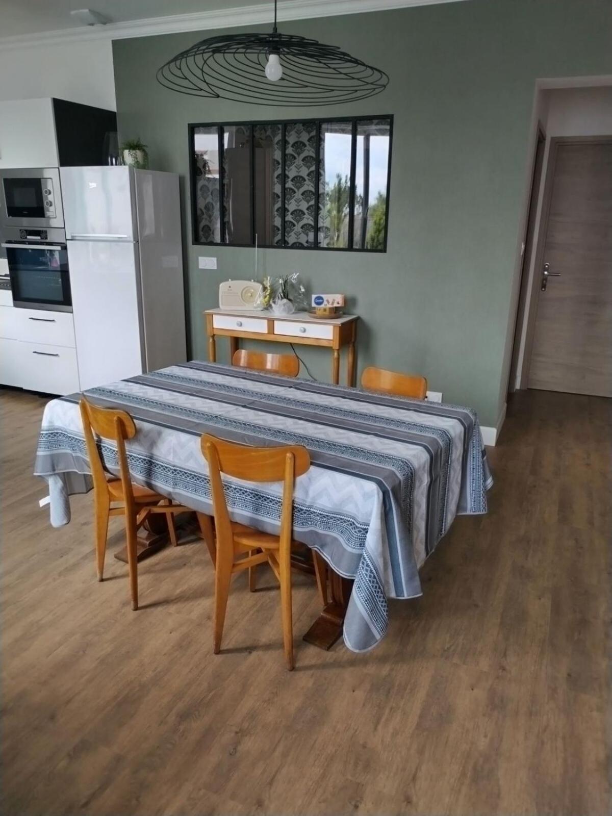 Le Familia Apartment Guer Luaran gambar