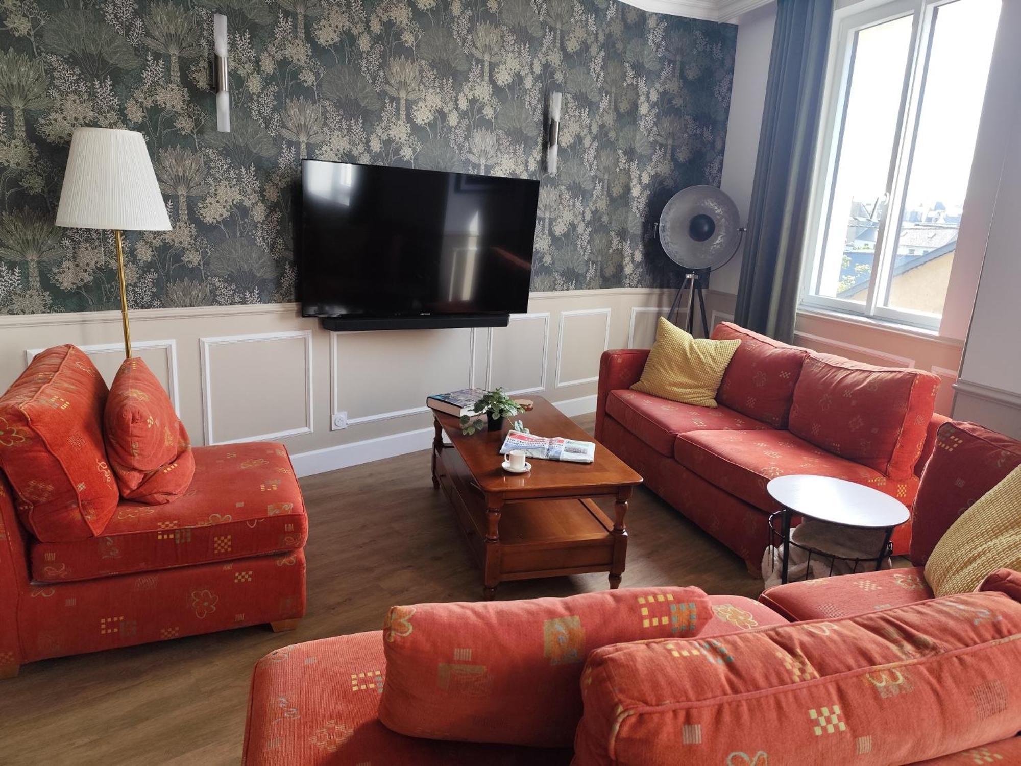 Le Familia Apartment Guer Luaran gambar