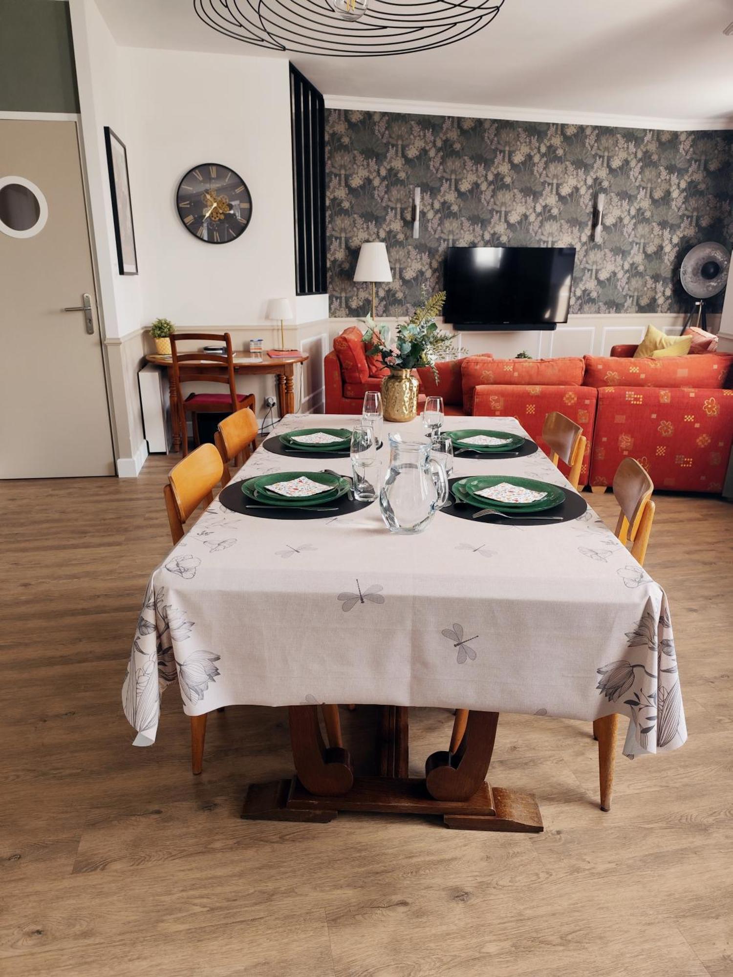Le Familia Apartment Guer Luaran gambar