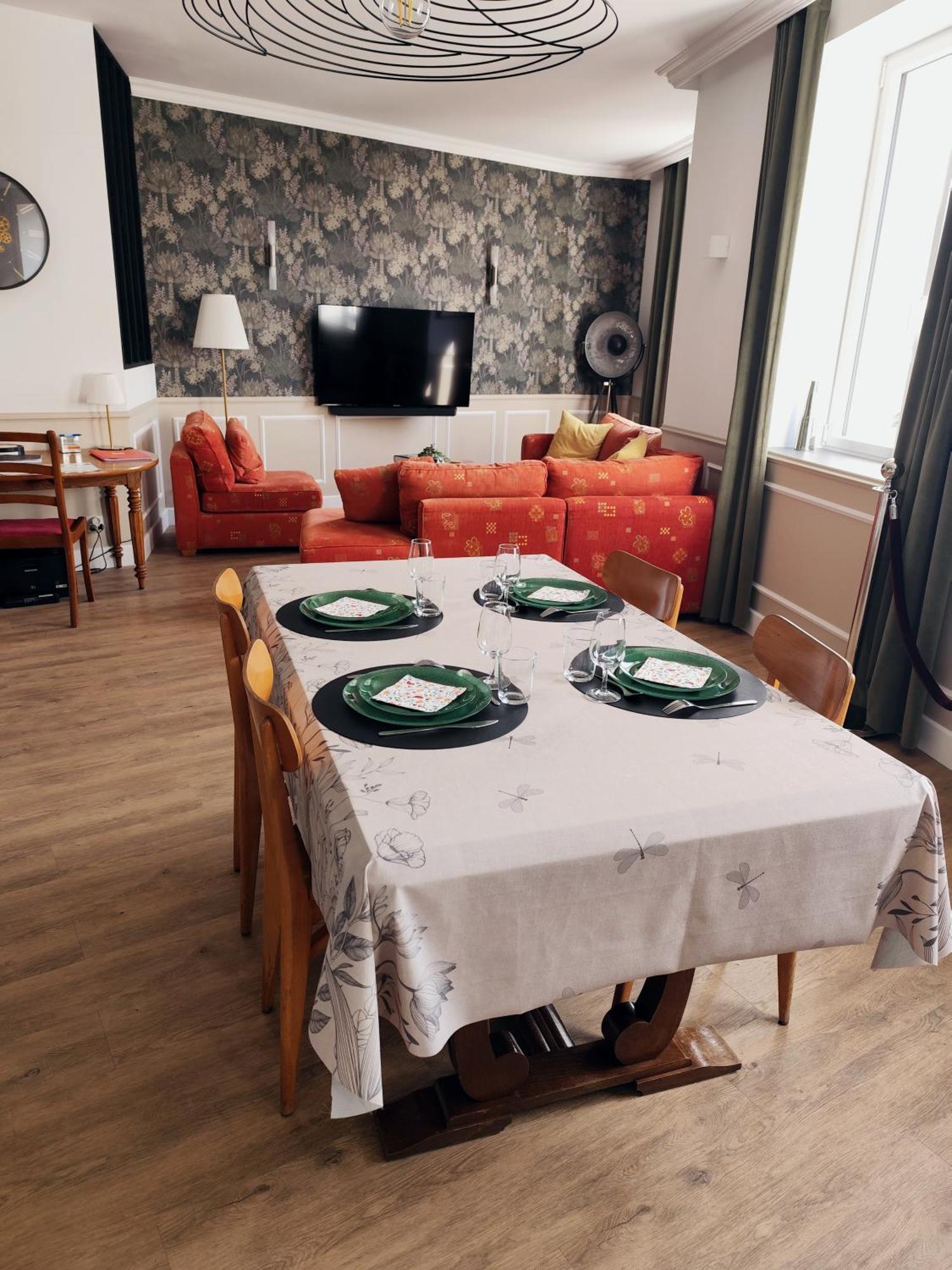 Le Familia Apartment Guer Luaran gambar