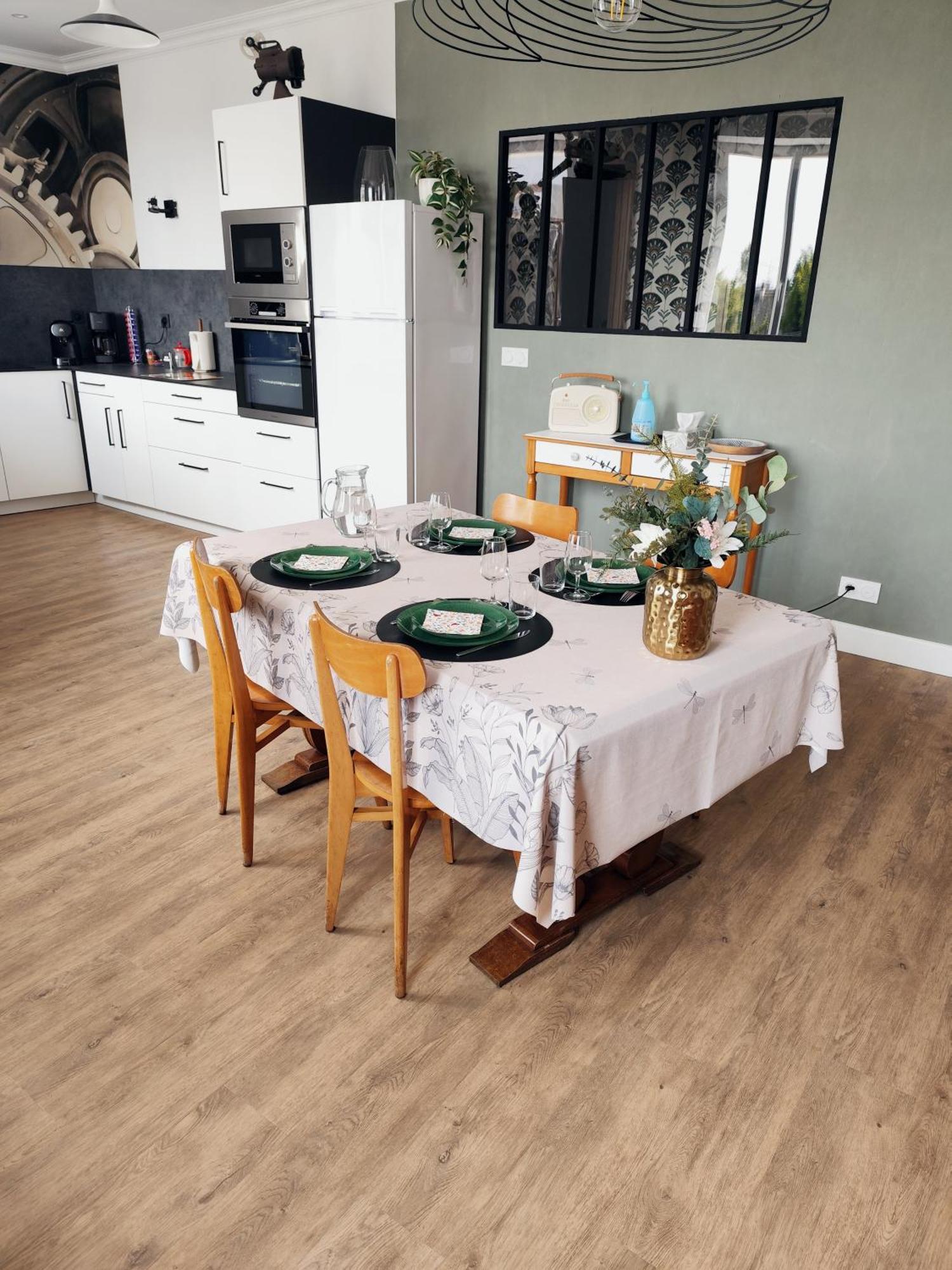 Le Familia Apartment Guer Luaran gambar