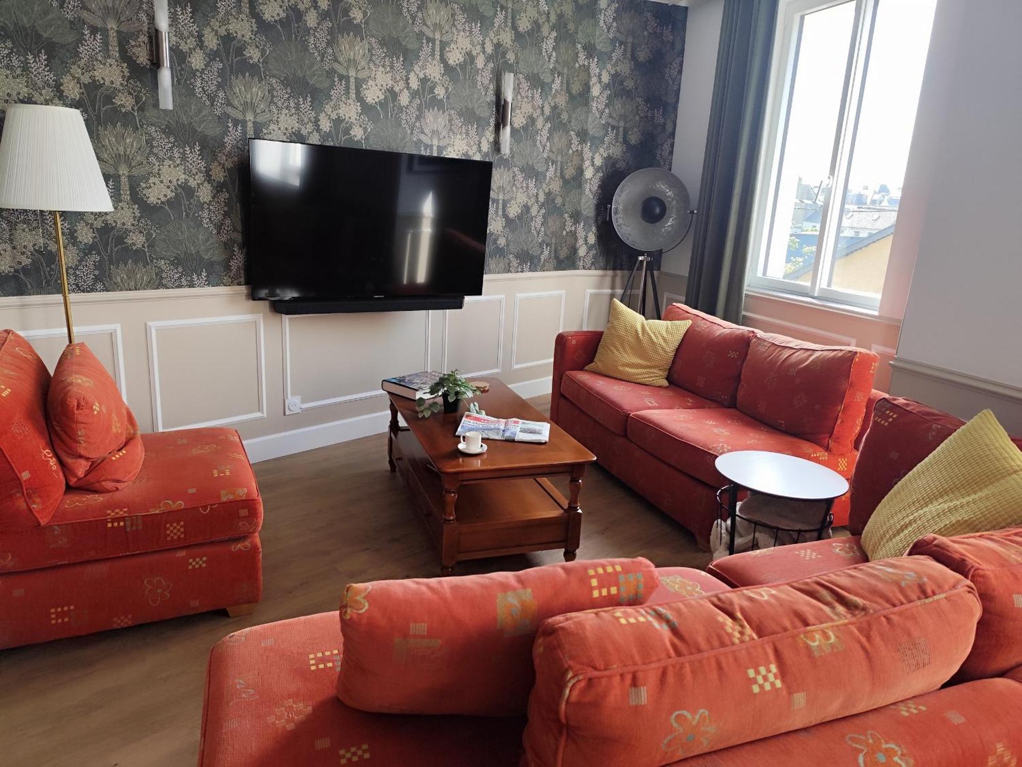 Le Familia Apartment Guer Luaran gambar